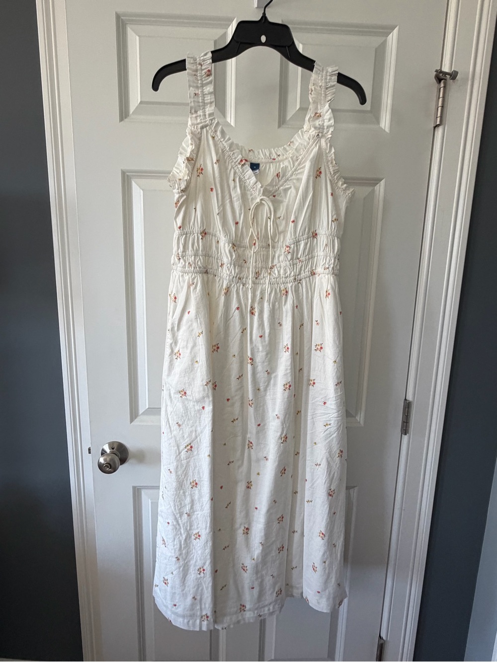 Sleeveless White Floral dress